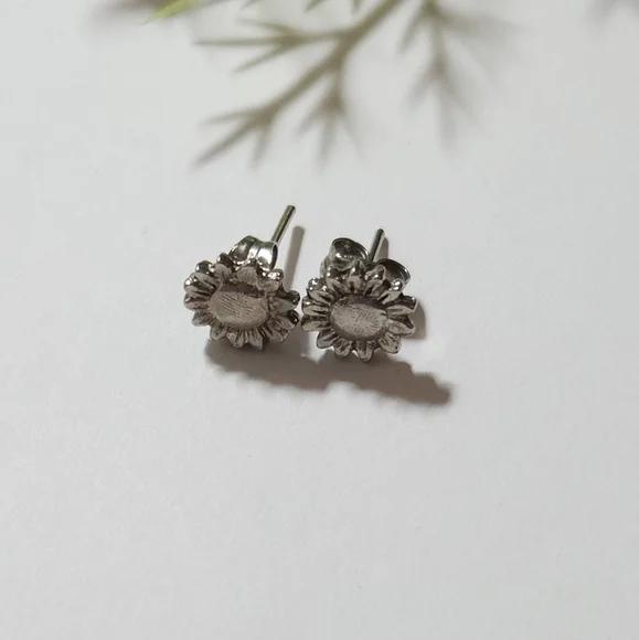 Vintage Silver Sunflower Stud Earrings Dainty Flower Stud Earrings - Picture 5 of 7